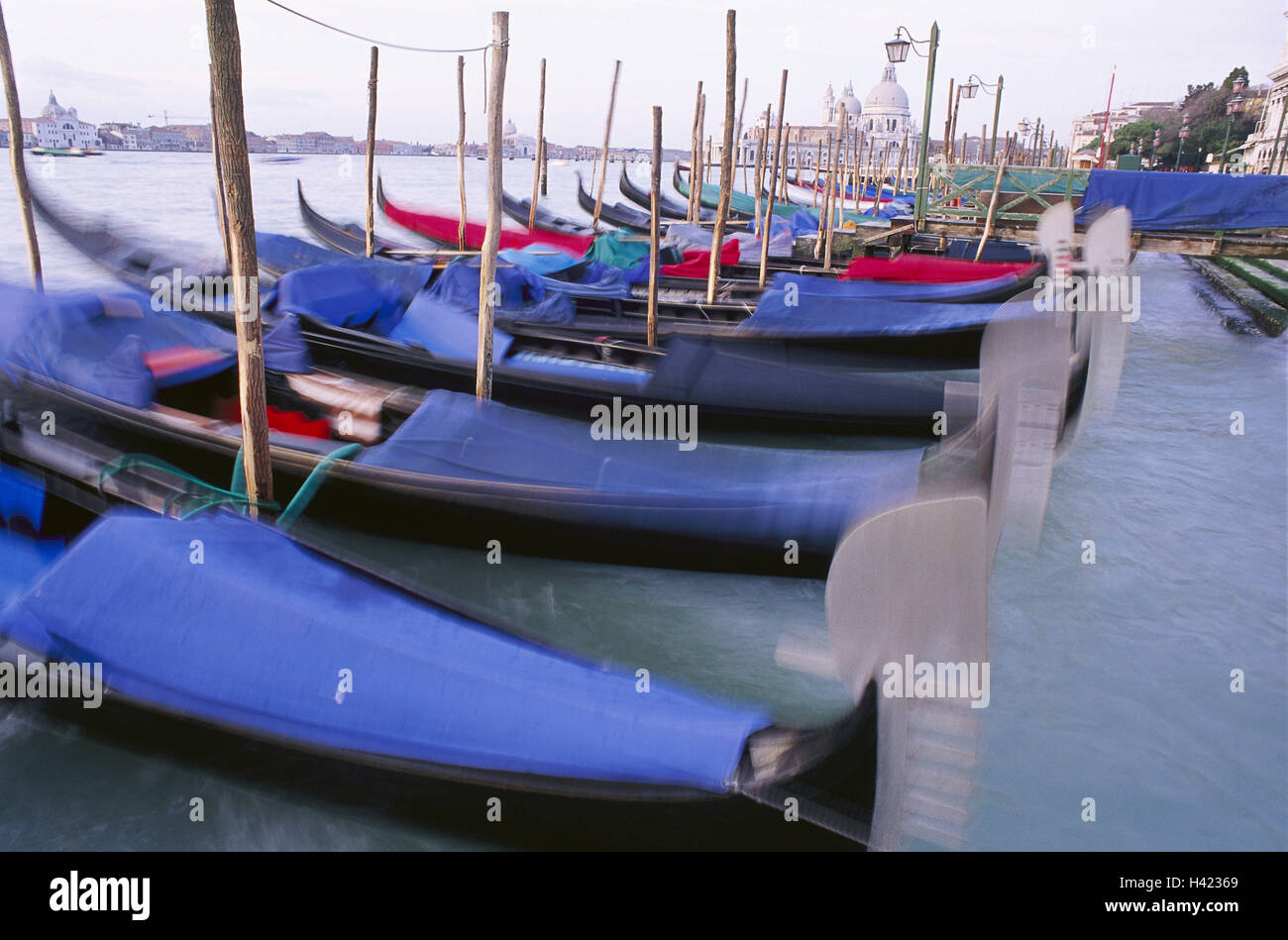 Navigation venice gondolas channel hi-res stock photography and images ...