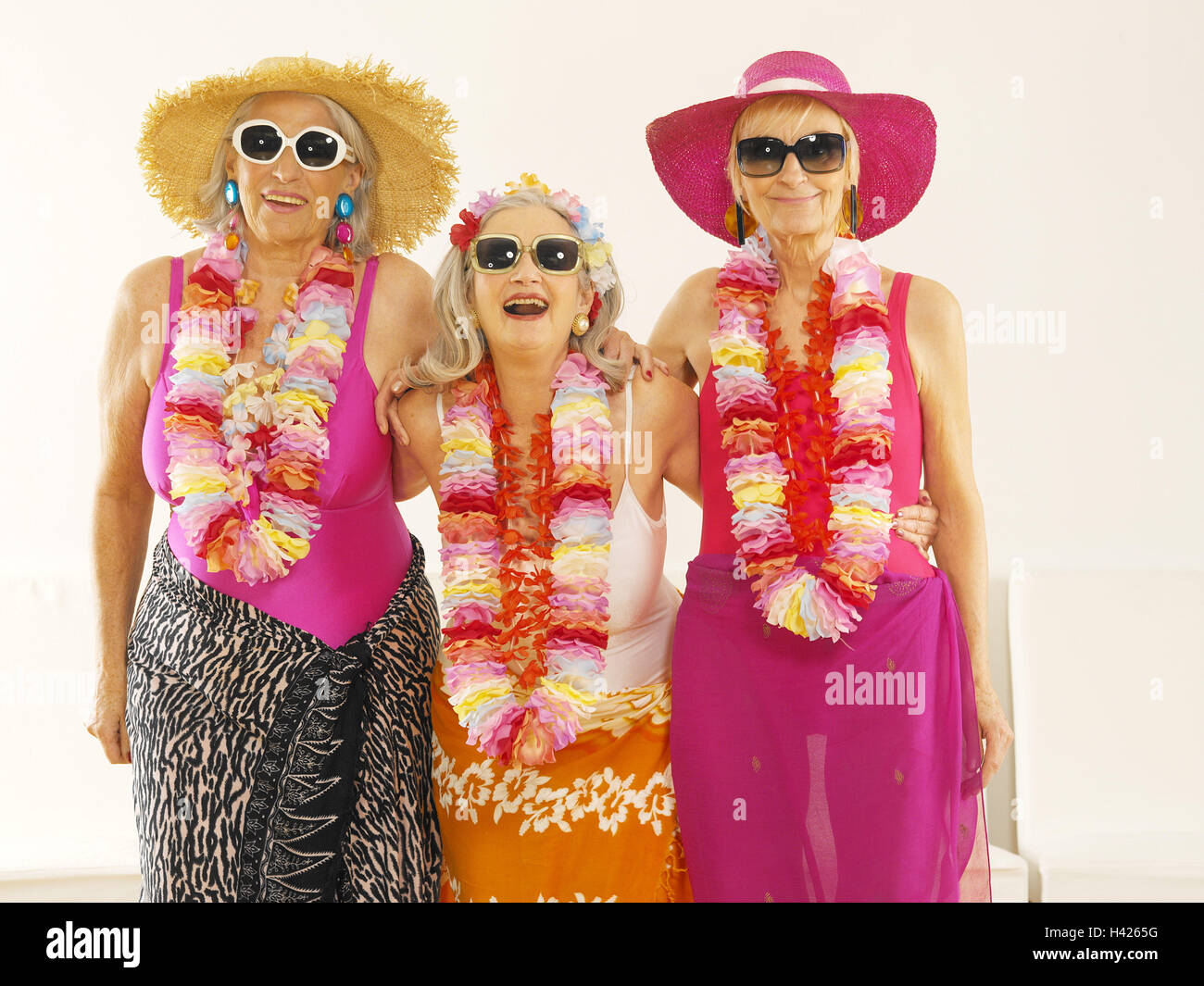 Seniors, summer clothes, sunglasses, flower catenas, happy, group picture, women, old, old person, Best Age, friends, friendship, together, vacation, holiday trip, foreign travel, clothes, summery, pink, pink, fiercely, hats, solar hats, headgears, glasse Stock Photo