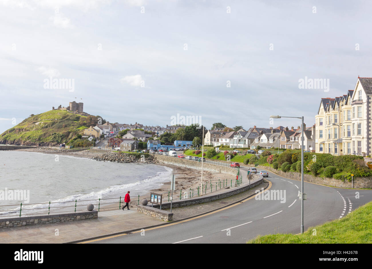 The Welsh seaside town of Criccieth in Cardigan Bay, Gwynedd, Wales, UK Stock Photo