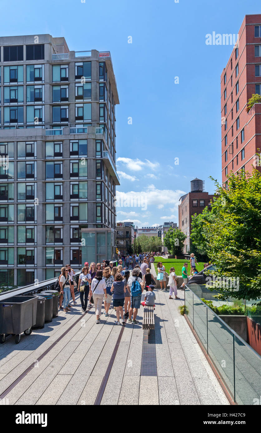 People walking and enjoying The New York City High Line Park Stock ...