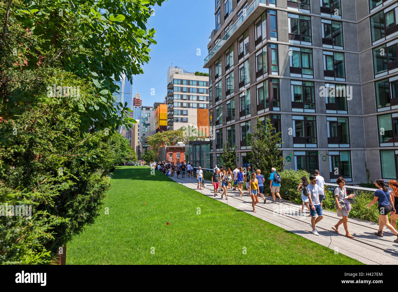 People walking and enjoying The New York City High Line Park Stock ...
