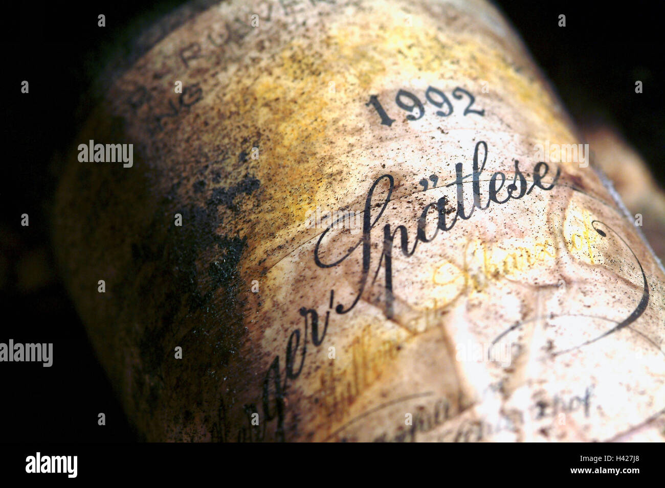 Wine cellars, wine bottle, late harvest, 1992, label, old Shelf