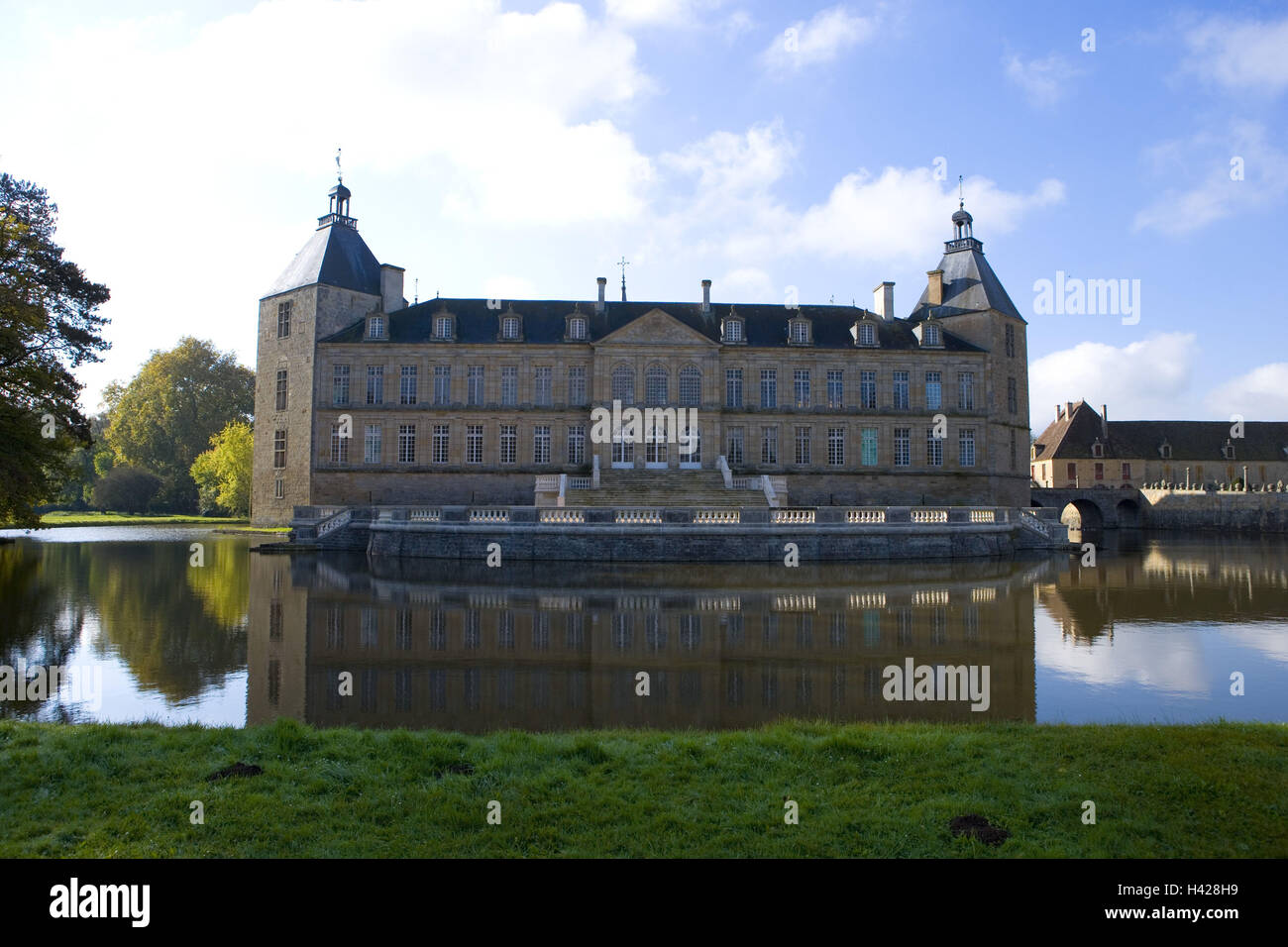 France, Burgundy, Saône-et-Loire, Chateau de Sully, moated castle, Stock Photo