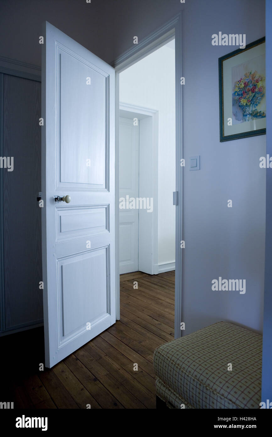 Open Door Looking At The Corridor Stock Photo 122981862 Alamy