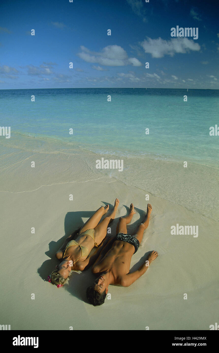 Beach, couple, young, Sand, water, lie, side by side, model released, sea, outside, people, man, woman, love, happy, two, vacation, falls in love, with each other, beach vacation, attractively, summers, the sun, water, bikini, swimming trunks, sun themselves, sea view, horizon, whole body, Stock Photo