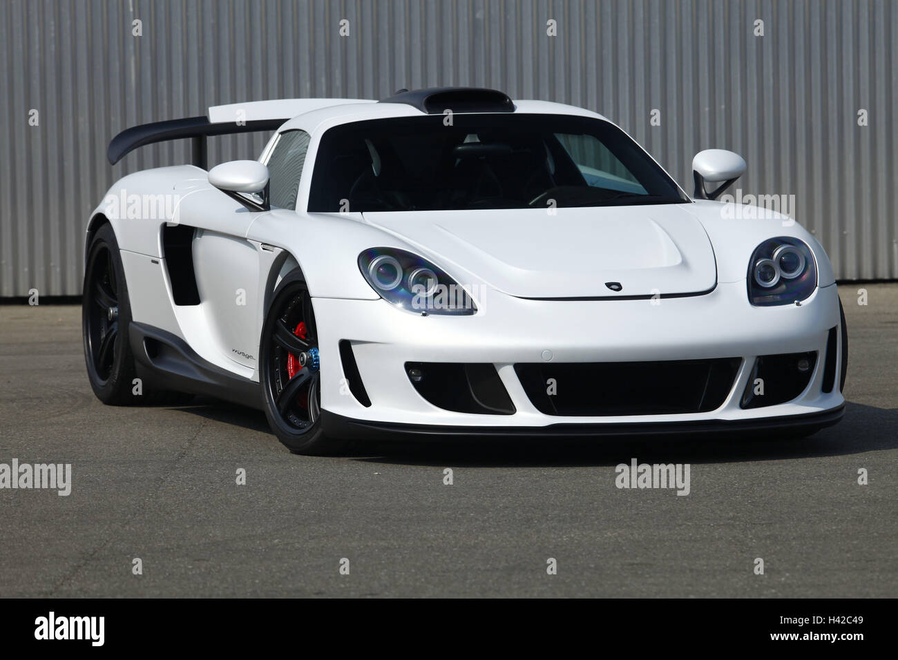 Porsche, Gemballa Mirage GT white, aslant from the front, no property release, Stock Photo