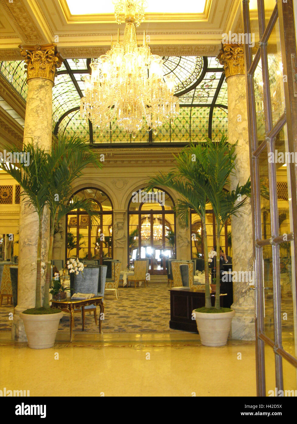 The USA, New York city, Manhattan, plaza Hotel, Russian Tea Room, North America, town, destination, building, structure, hotel business, architecture, hotel building, five-star hotel, luxury, high-class hotel, nobly, steeped in tradition, inside, palms, candlesticks, chandeliers, cafe, elegant, Stock Photo