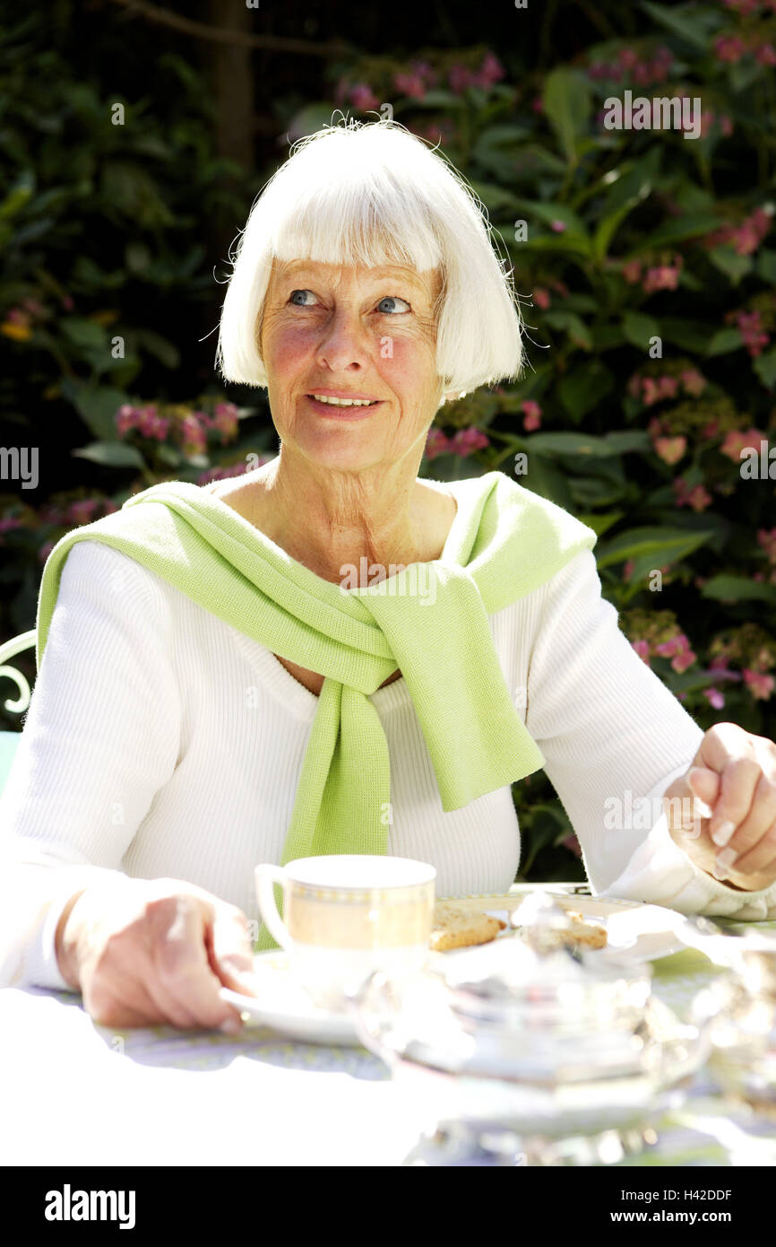 Senior, garden, coffee drinking, retirement age, 60 +, pensioner