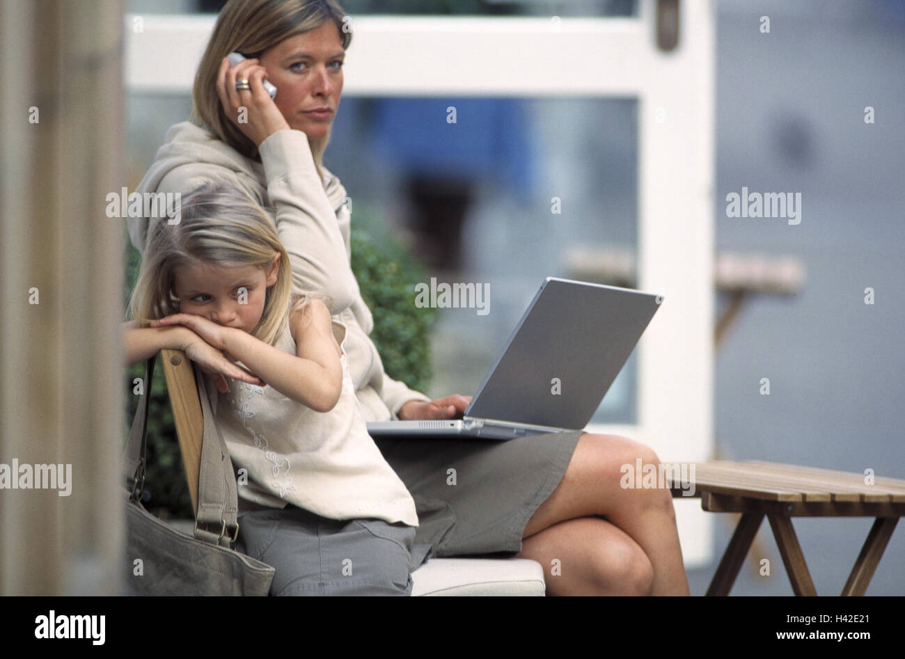 Nut, notebook computer, mobile phone, call up, subsidiary, sadly ...