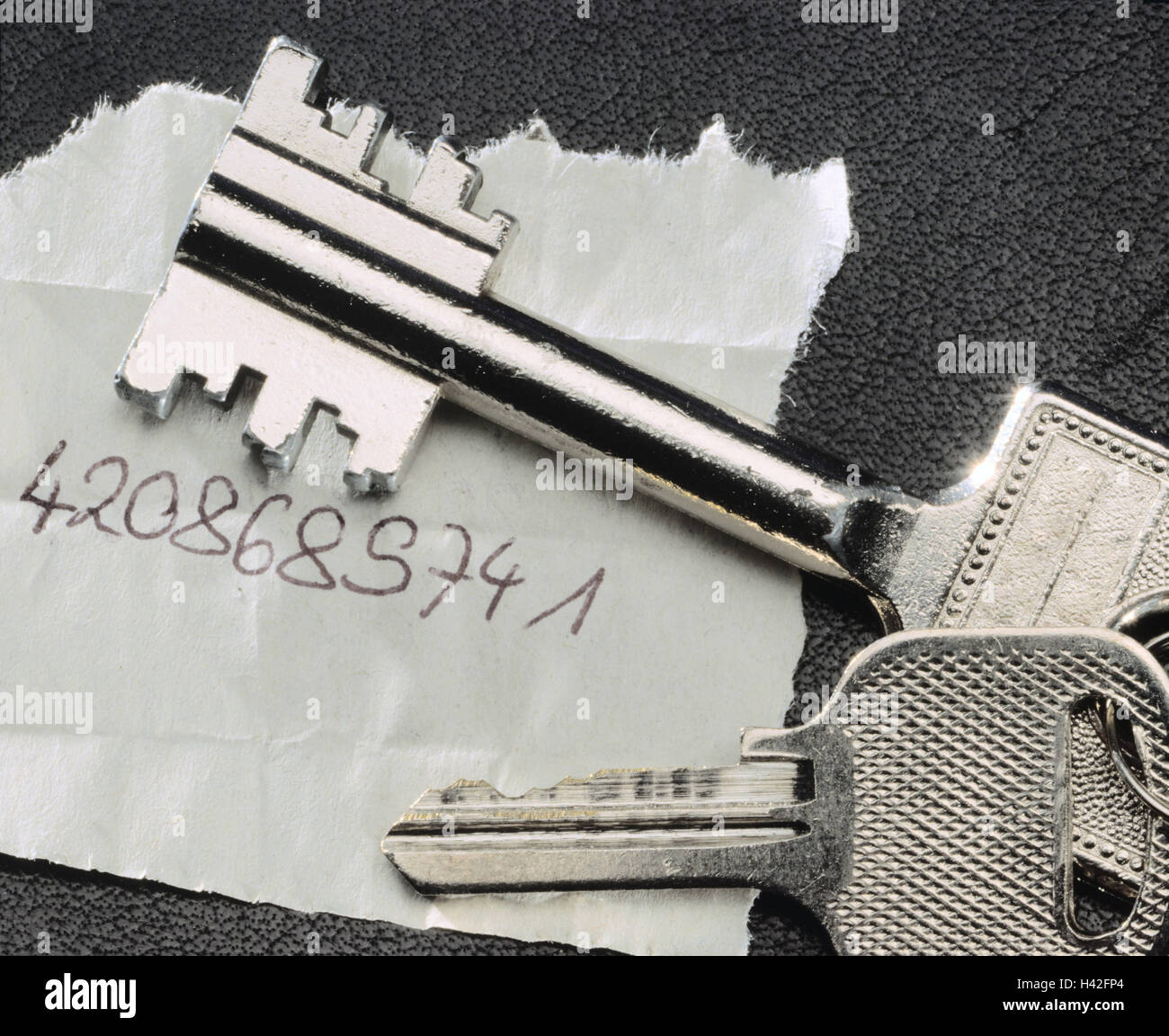 Key bundle, key, key to the safe, slip paper, personal identification number, patent key, scrap paper, note, number, number, code, seal, security, theft protection, lock, castle up, unlock, authorisation, right to admission, authorisation, Still life, pro Stock Photo