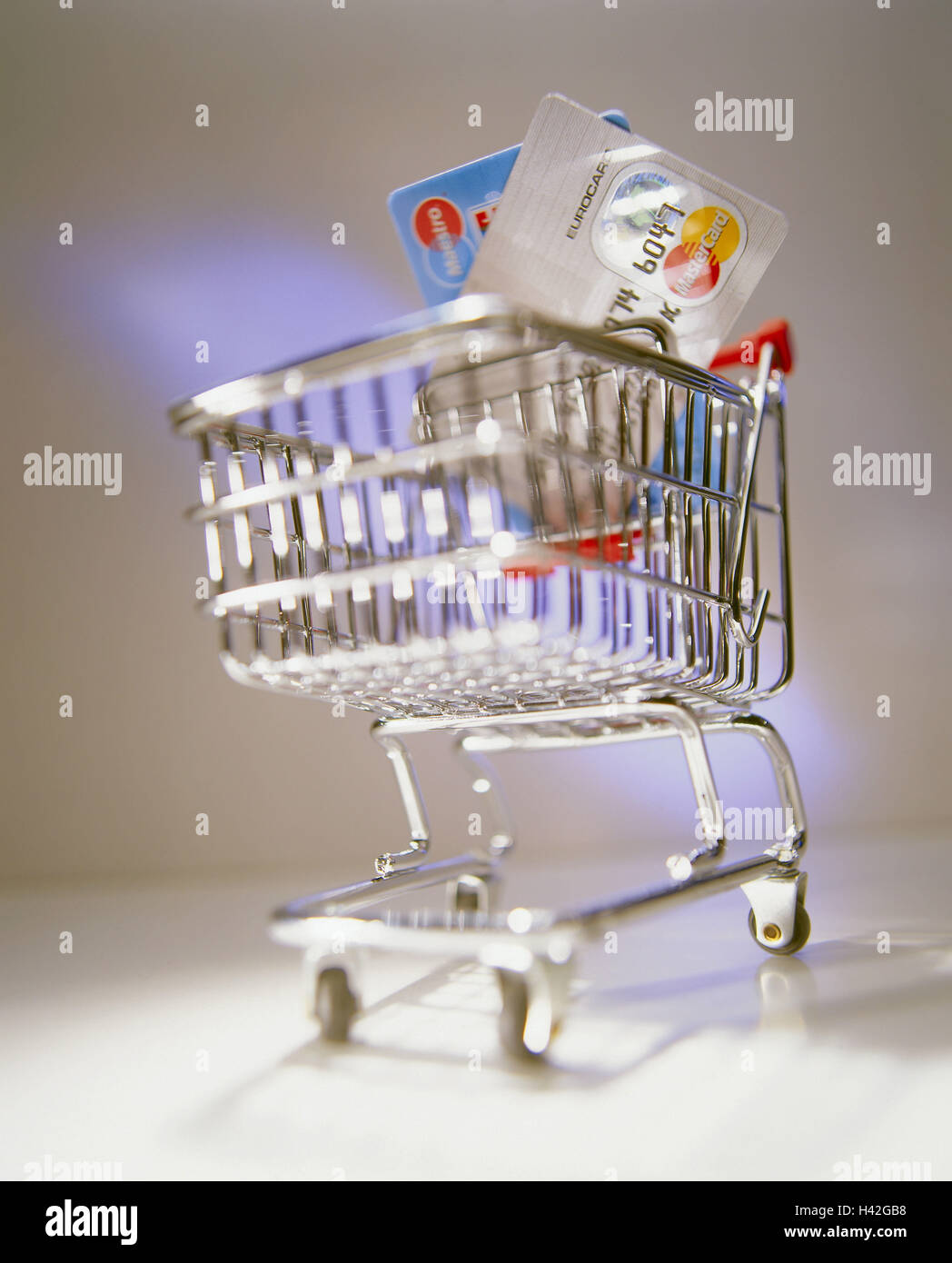 Shopping carts, credit cards, blur make purchases, shops, shopping, purchasing, technology, trade, digitally, miniature shopping carts, payment, by transfer, means payment, Still life, product photography, conception, idea, studio Stock Photo