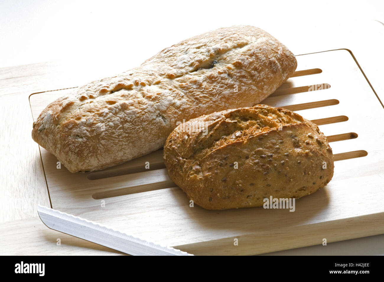 Oliven-Ciabatta, wholemeal bread roll, wooden cutting edge springboard ...