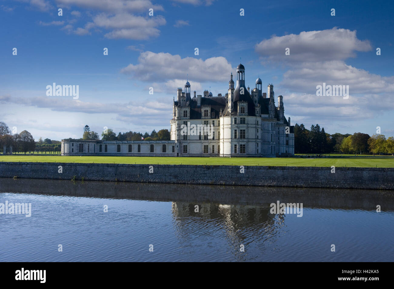 France, Centre, Loir-et-Cher, river Loire, castle Chambord, water jump, Stock Photo