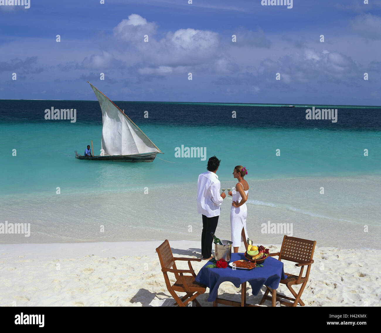Beach, couple, back view, sea view, table, covered, sea, boat, Dhoni, model released, man, woman, person, outside, vacation, honeymoon, marries, happy, recreation, summer, carefree, Idyll, harmony, lifestyle, togetherness, the Maldives, ocean, falls in love, love, wine, glasses, lobsters, feasts, dream vacation, fruits, exotic, horizon, sailboats, tourist, Stock Photo