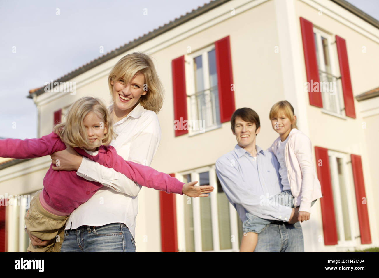 Family, young, single-family dwelling, proudly, half portrait, real estate, contently, hold, play, curled, married couple, property, residential house, success, acquire, investment, happily, outside, happily, building of a house, house-owner, subsidiaries Stock Photo