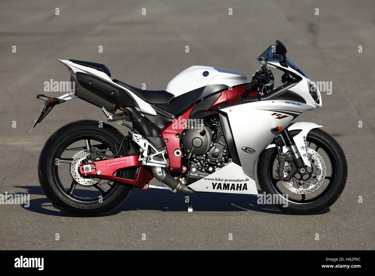 Yamaha r1 hi-res stock photography and images - Alamy