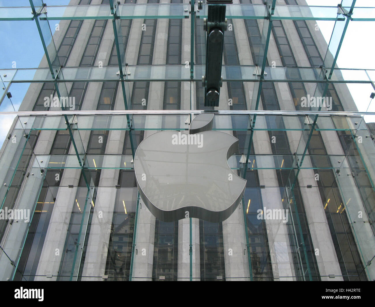 Apple store on Fifth Avenue in Manhattan, New York City, USA, North America  Stock Photo - Alamy