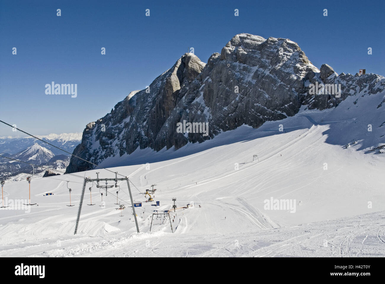 Austria, Styria, Ramsau in the roof stone, mountain landscape, ski lift, winter scenery, UNESCO-world nature heir, UNESCO-world cultural heritage, nature, mountains, summit, mountain, snow, runway, heaven, cloudless, blue, Stock Photo