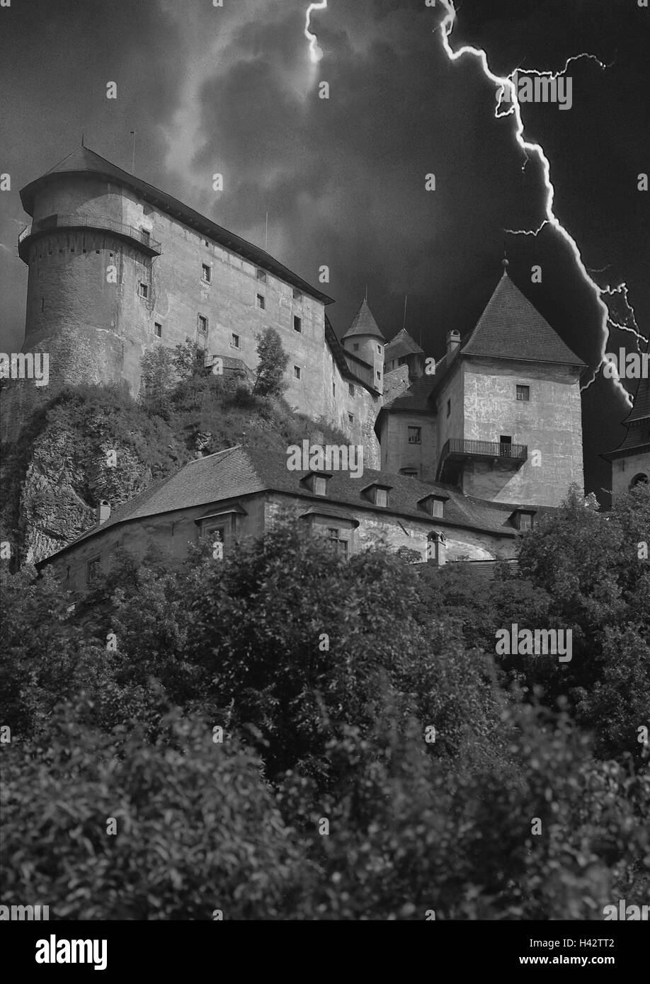 Slovakia, Oravsky Podzamok, castle Orava, thunderstorms, lightning, dangerous, disastrous, b/w Stock Photo