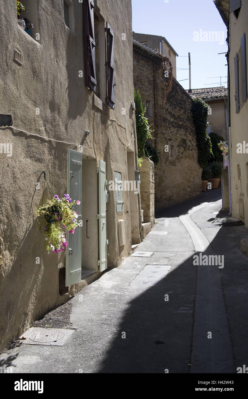 France, Provence, Vaucluse, Luberon, lane, summer, south Eastern France, village, place, local view, houses, residential houses, street, light, shade, nobody, Stock Photo