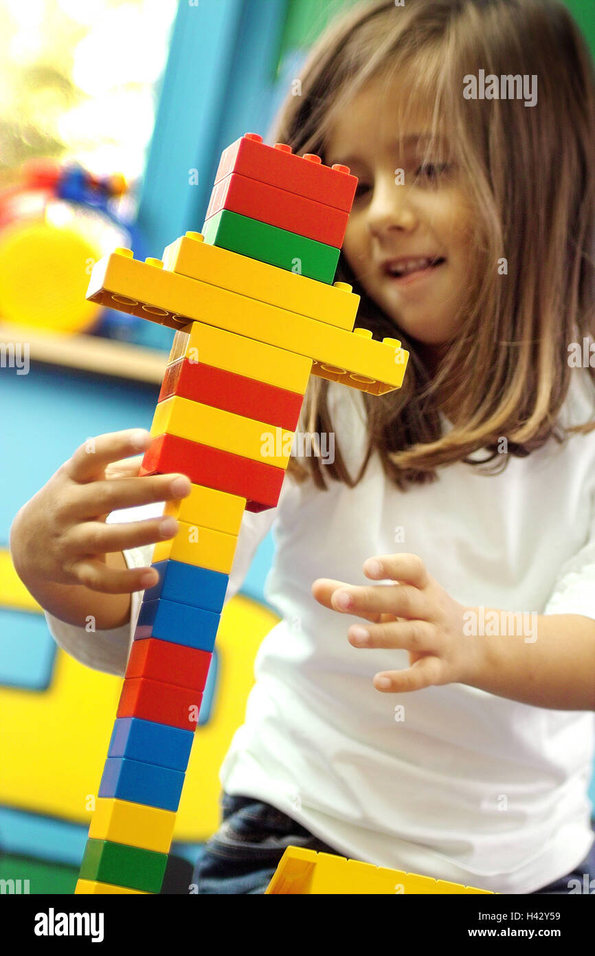 girls building blocks