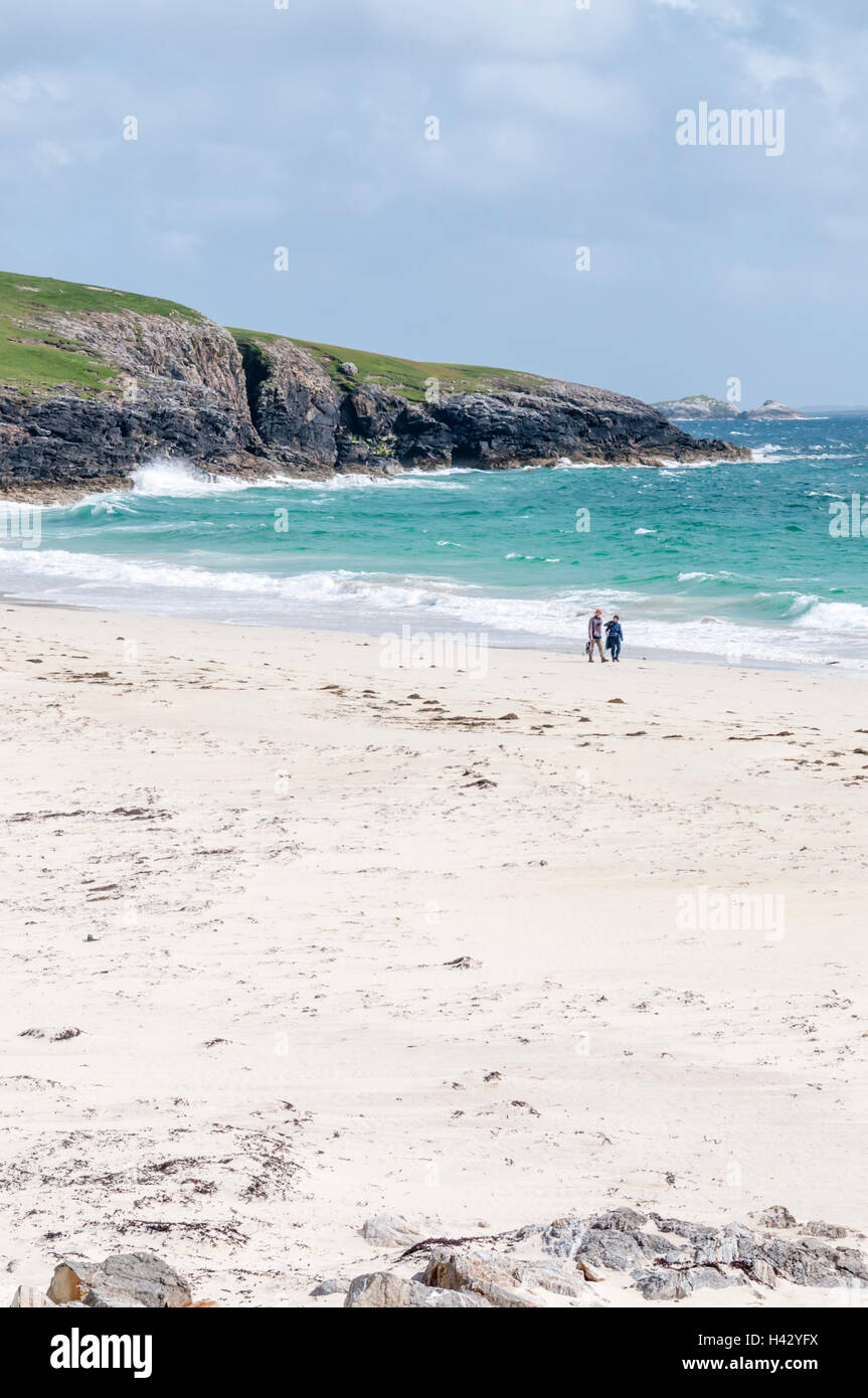 People walking across Traigh na h-Uidhe near Northton on the west coast of South Harris in the Outer Hebrides. Stock Photo