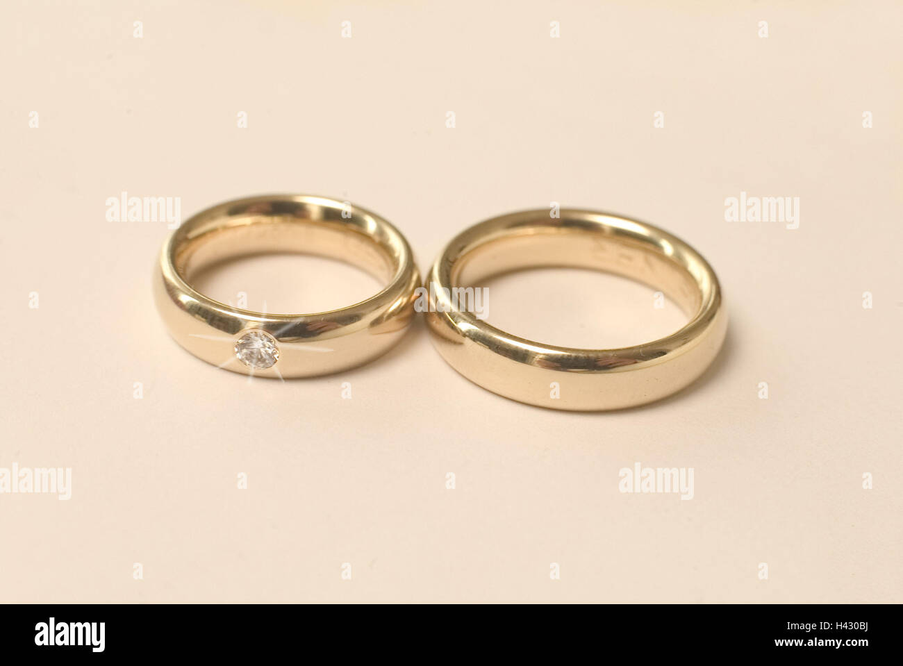 Soon Inge   Rings, wedding rings, gold, golden, gold rings, wedding, symbol, wedding, marriage, marriage, solidarity, marriage promises, marriage, partnership, jewelry, love, fidelity, quietly life, fact reception Stock Photo