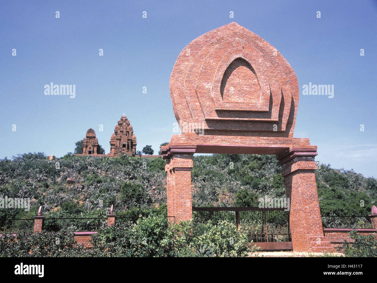 Vietnam, Phan Rang-Thap Cham, hill, Cham temple Asia, South-East Asia, Công Hòa X Æ Hôi Chu Nghia Viêt Nam, hill, temple, temple plant, Hindu, structures, historically, religiously, towers, Cham towers, Cham shrine, culture, landmark, place of interest Stock Photo