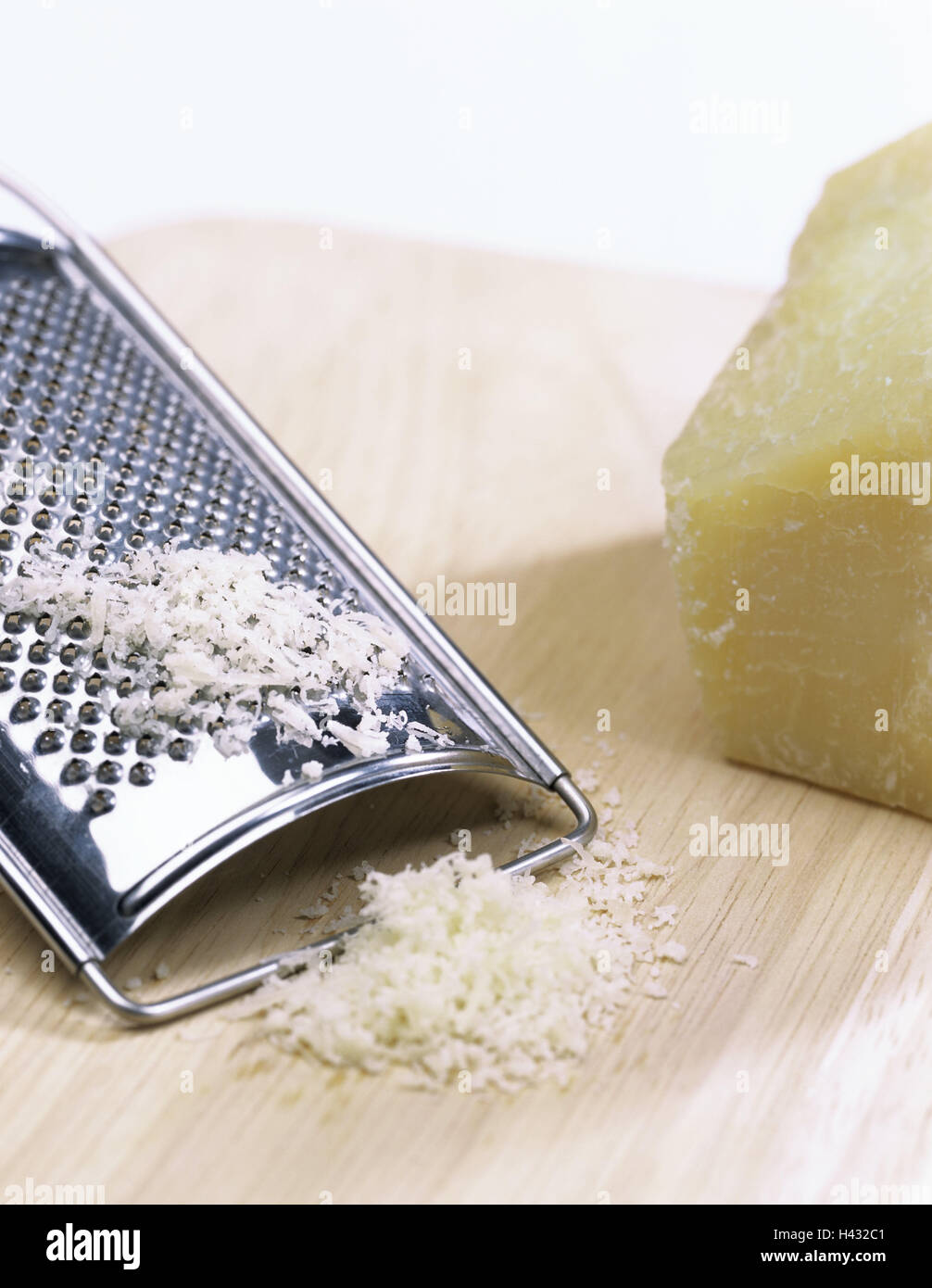 https://c8.alamy.com/comp/H432C1/parmesan-cheese-cheese-traders-yew-food-lacteal-product-cheese-grated-H432C1.jpg