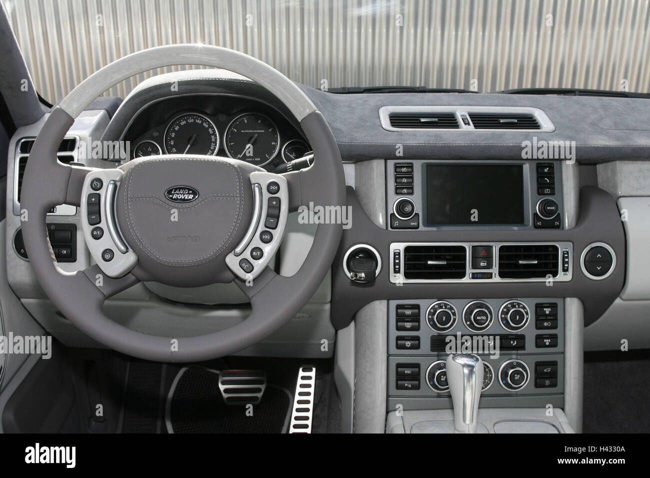 Range rover interior hi-res stock photography and images - Alamy