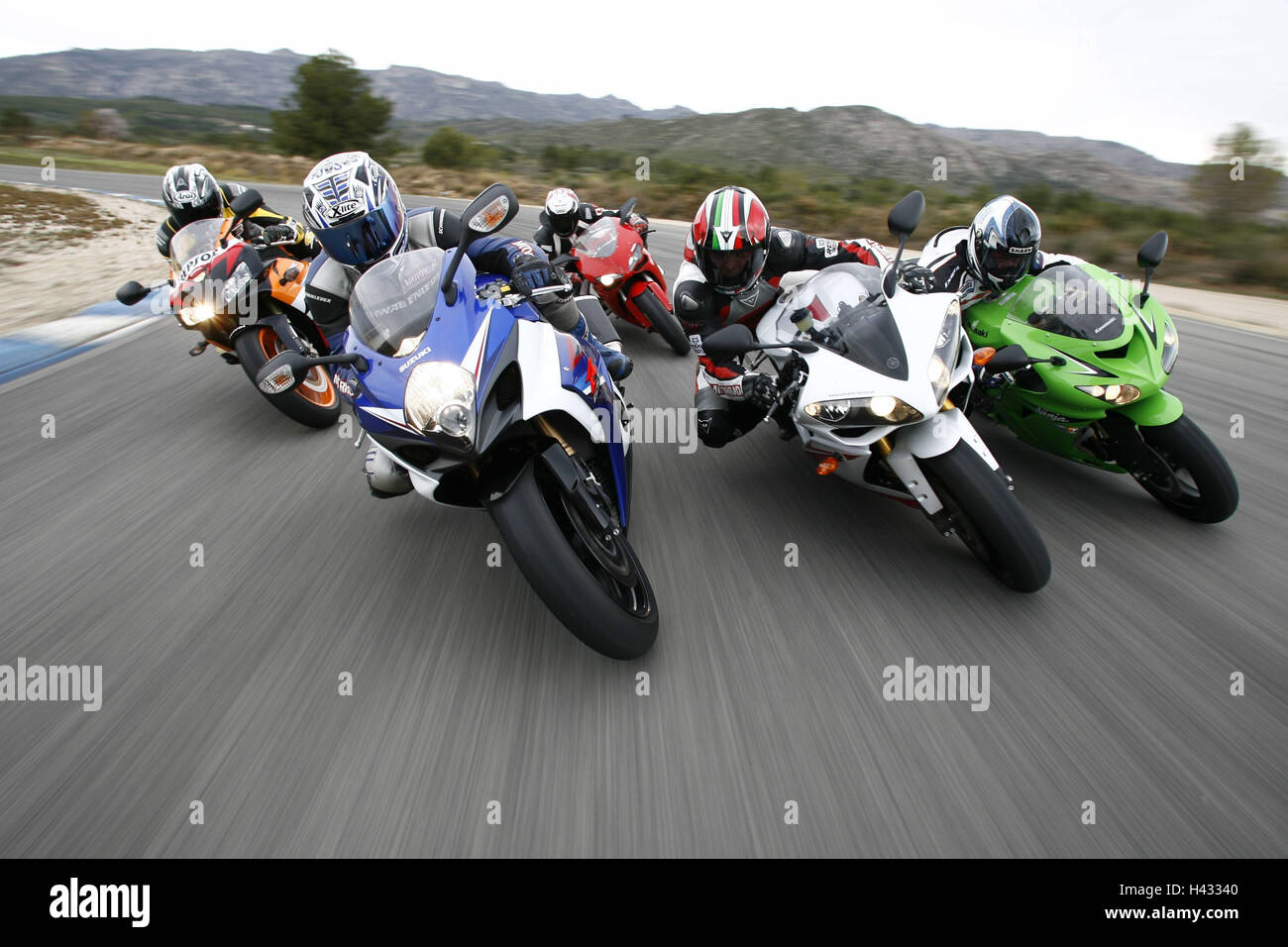 Motorcycles, 1000th comparative test, 5th formation, moving, bend, race
