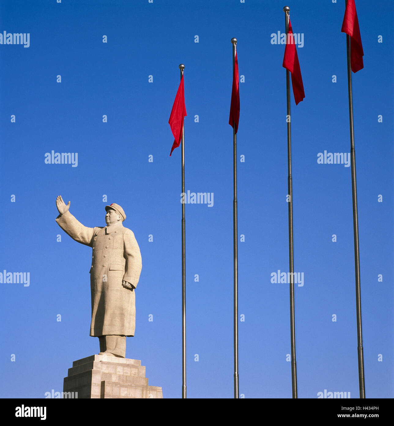 China, region of Sinkiang, Framing-even, city centre, freeze frame Mao Zedong, Asia, Silk Road, Xinjiang, Kashi, statue, monument, Mao Tse-tung, politician, statesman, honour, acknowledgment, flags, flags, heavens, Stock Photo