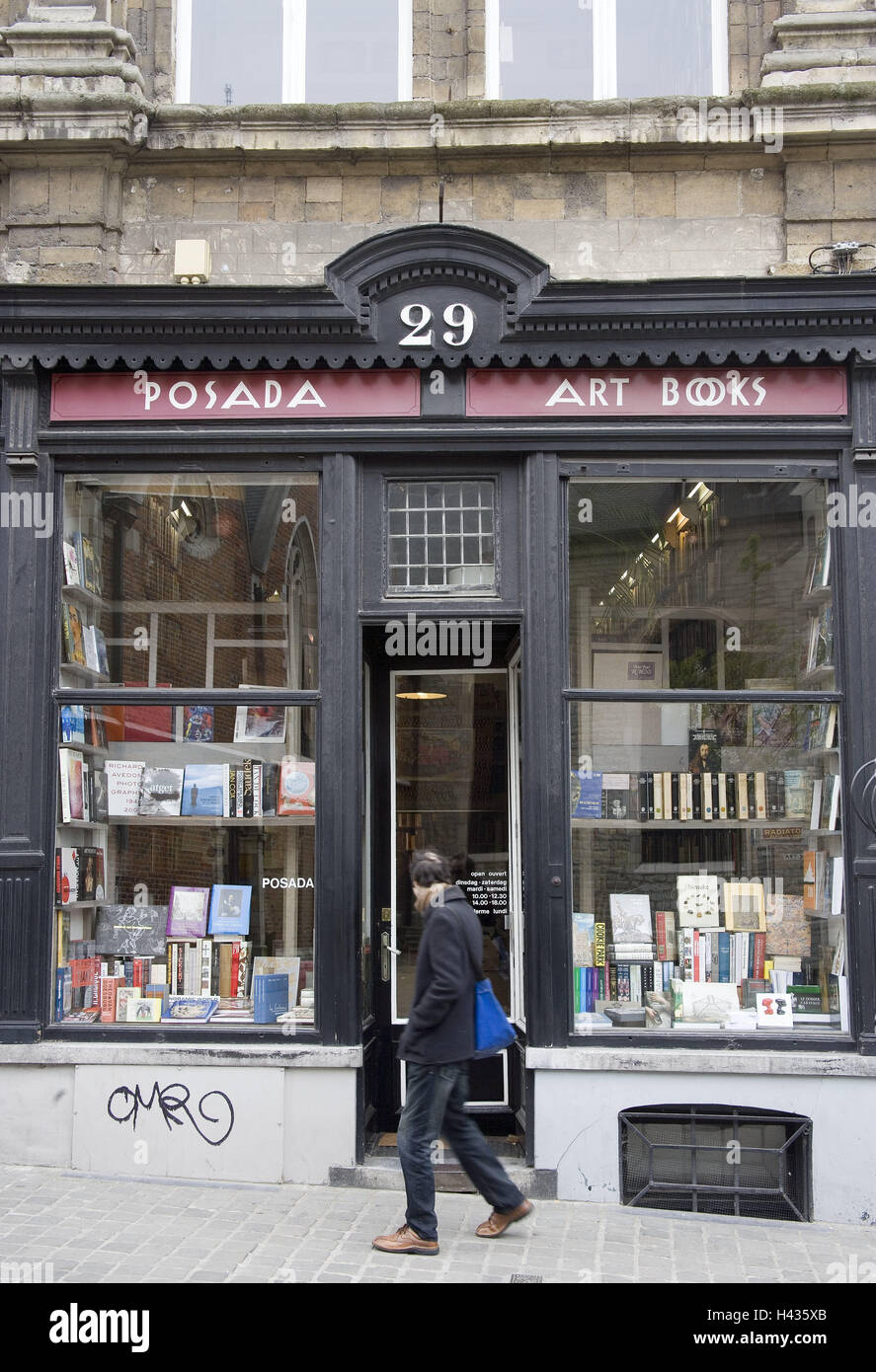 Belgium, Brussels, bookstore, shop-window, man, no model release, Europe, Benelux, Flanders, to Westflandern, town, capital, building, business, loading, book business, sales, books, windows, input, door, person, pedestrian, passer-by, Stock Photo