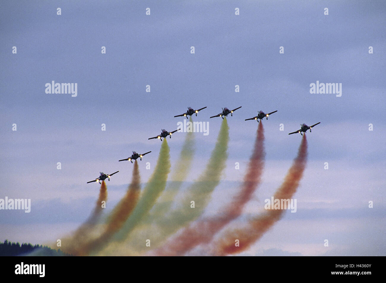Nozzle planes, formation flight, flight show, stunt pilot, smoke