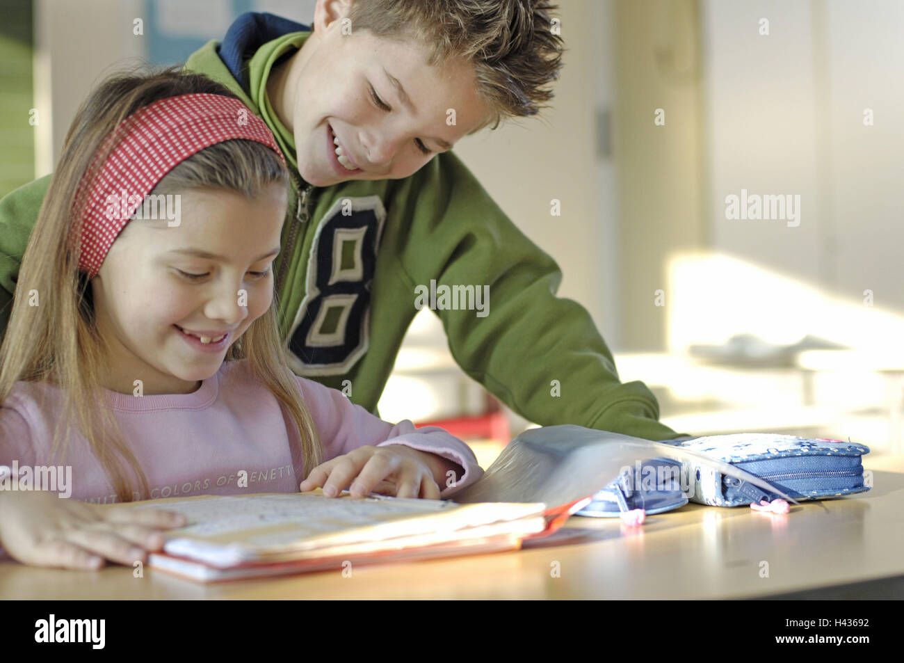 Elementary school children hi-res stock photography and images - Alamy