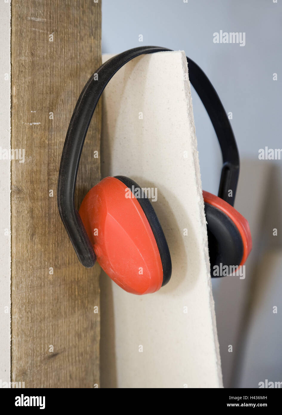 Men at work, springboard, ear defender, construction, ear protection, ear custodian, protection