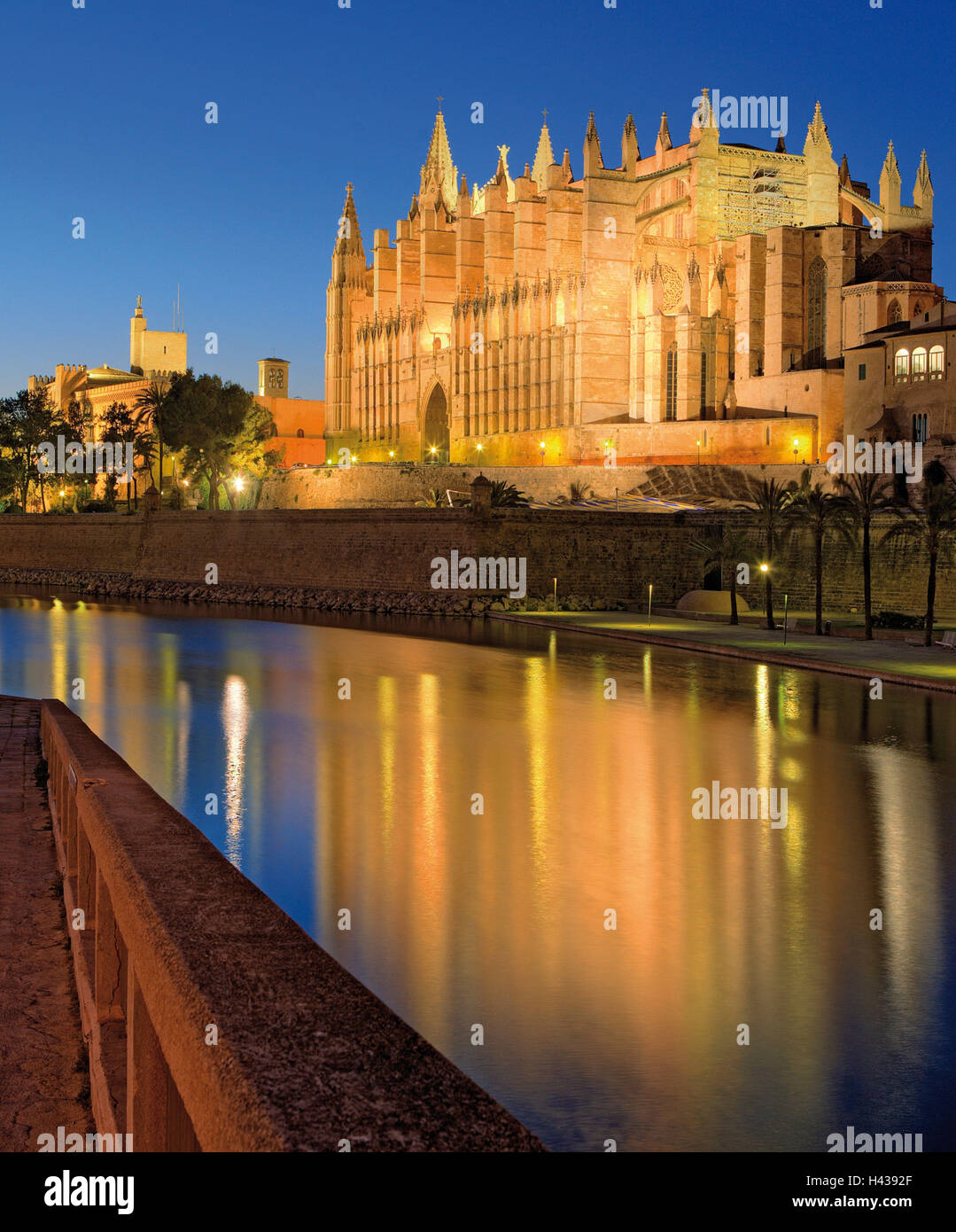 Spain, the Balearic Islands, island Majorca, Palma, cathedral La Seu, lighting, evening, river, Stock Photo