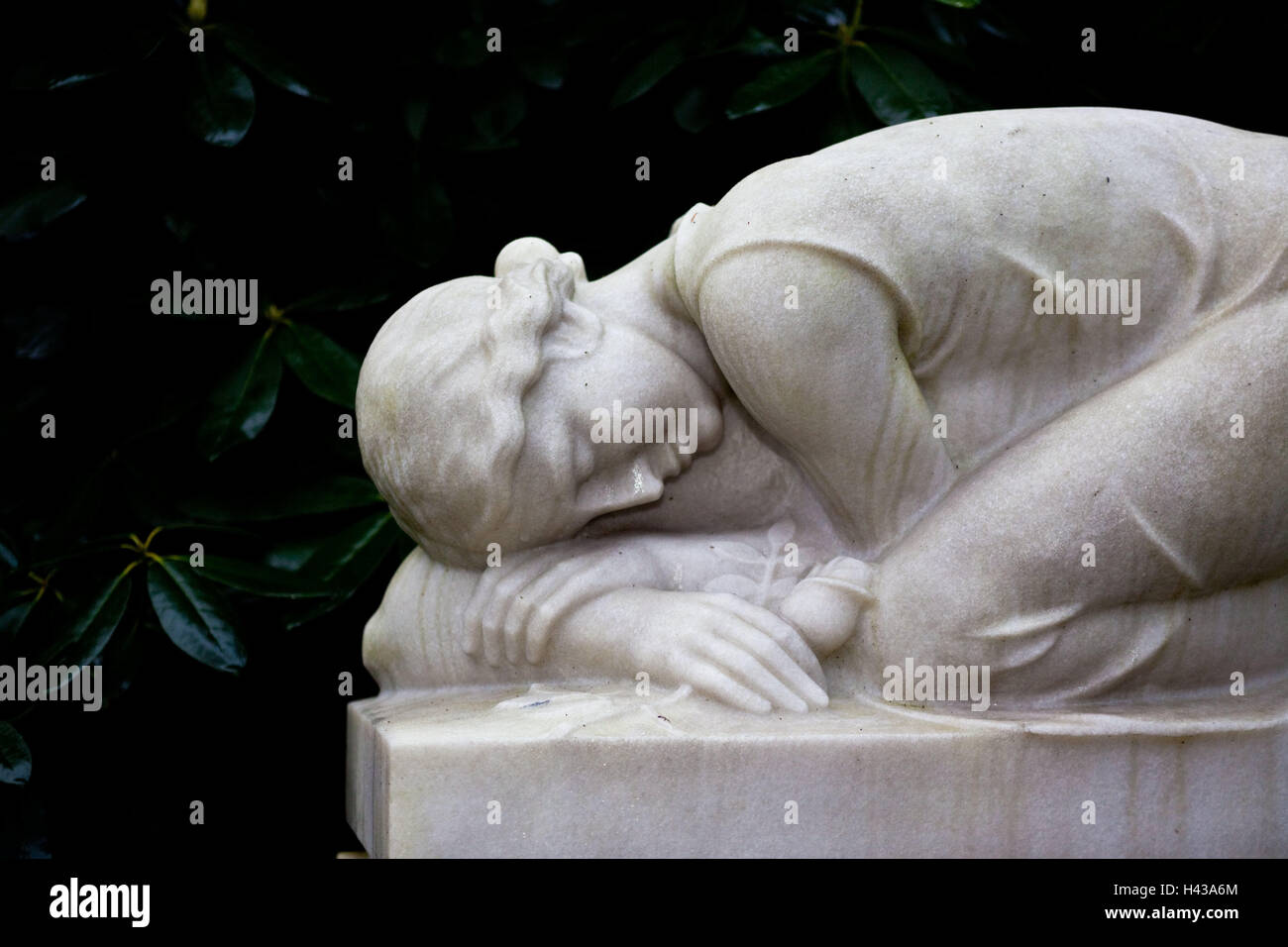 Cemetery, tomb figure, gravestone, tomb, medium close-up, icon, grief ...