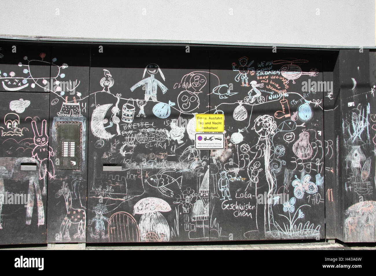 Germany, Saxony, Dresden, garage doors, black, paints, detail, building