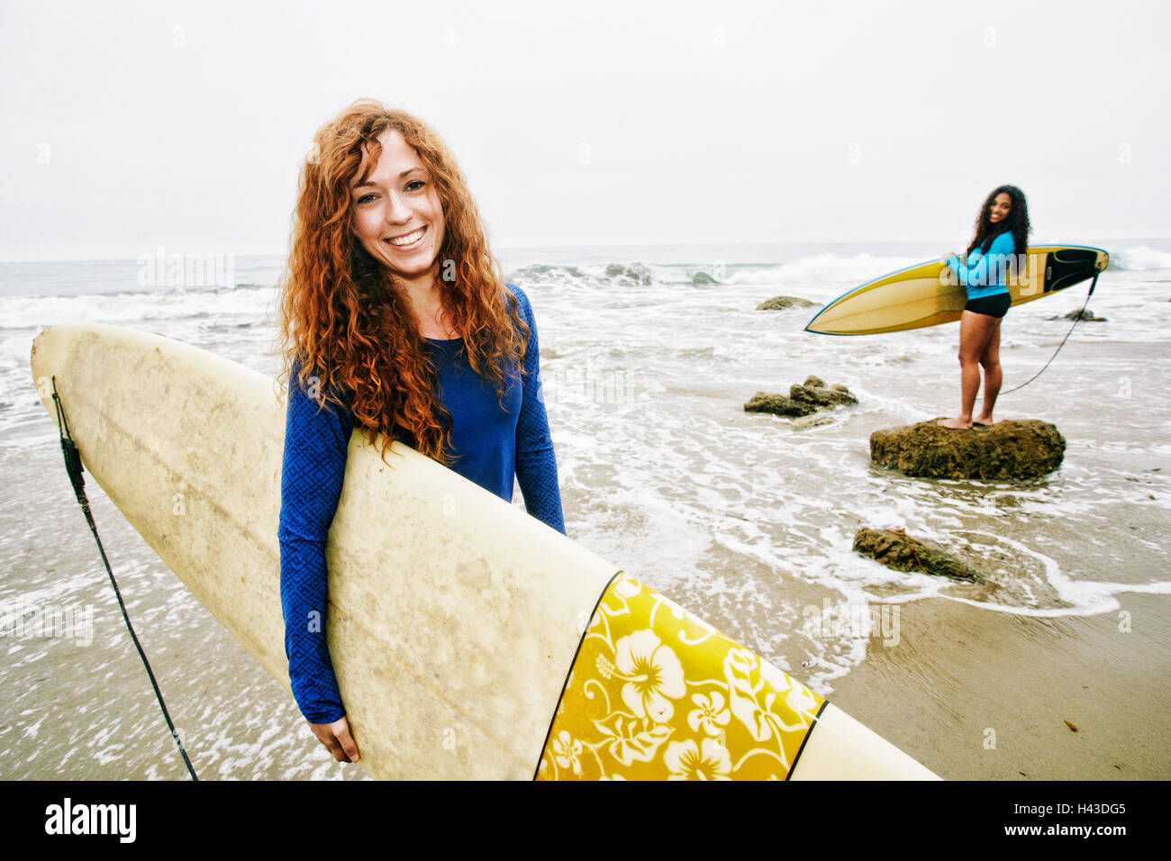 Young women holding surfboard hi-res stock photography and images - Alamy