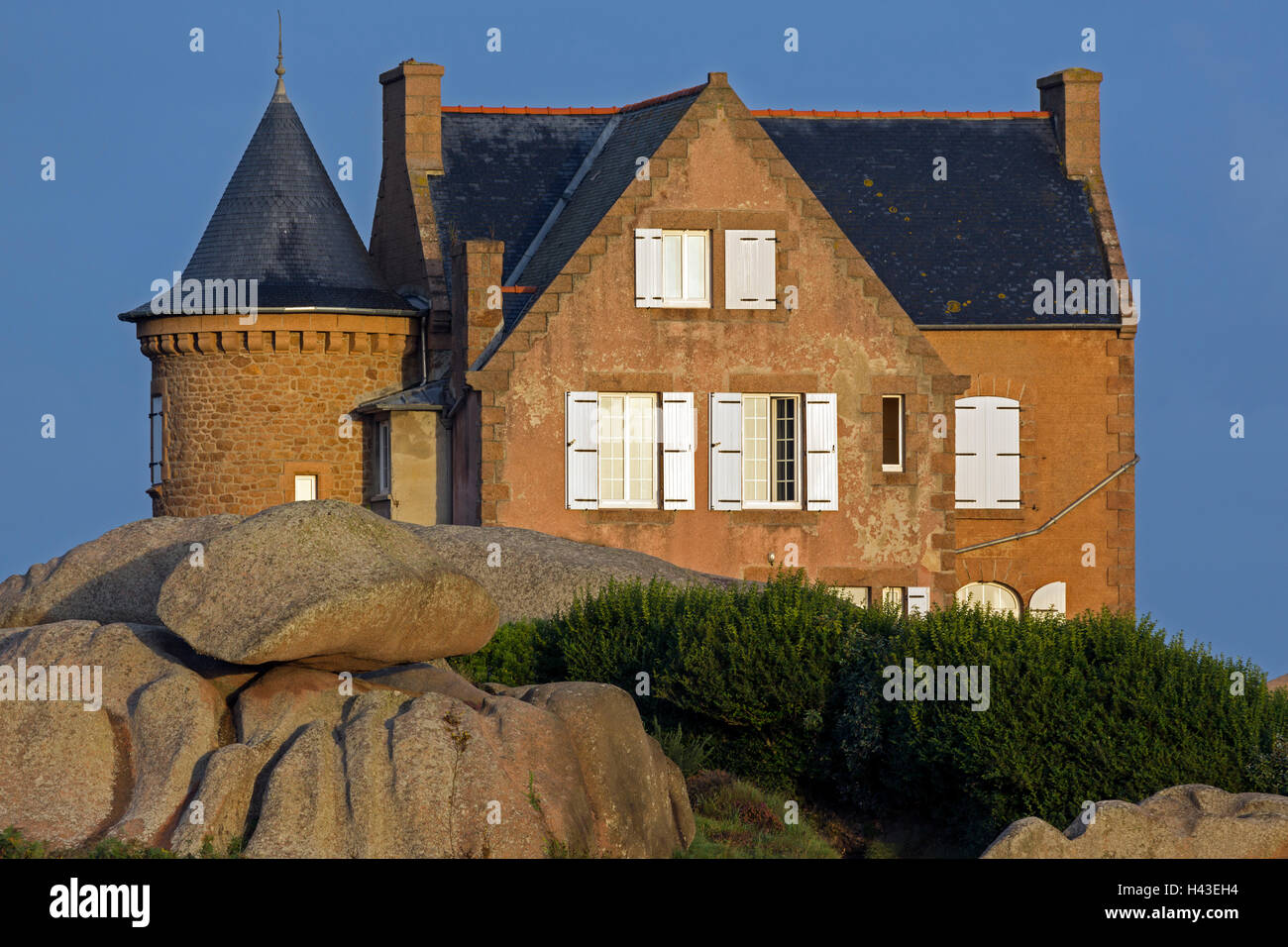 House on Cote de Granit Rose, Granite de Rose, Brittany, France Stock ...