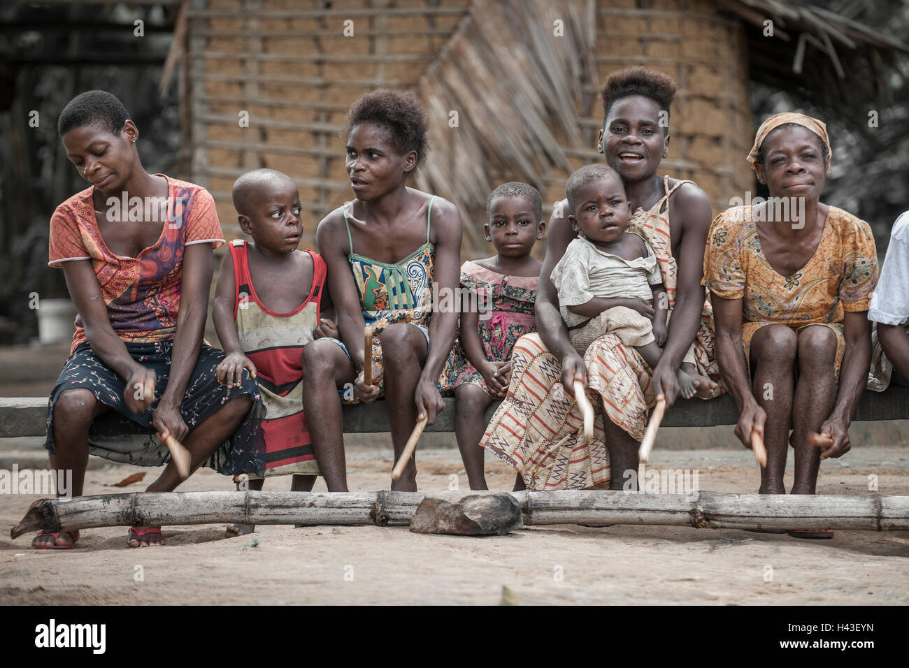 Pygmies people baaka baka baaka hi-res stock photography and images - Alamy