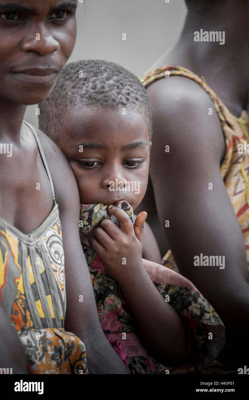 Pygmy woman and child, people of Baaka, or Baka, or Ba'aka, Grand Batanga, Southern Region, Cameroon Stock Photo