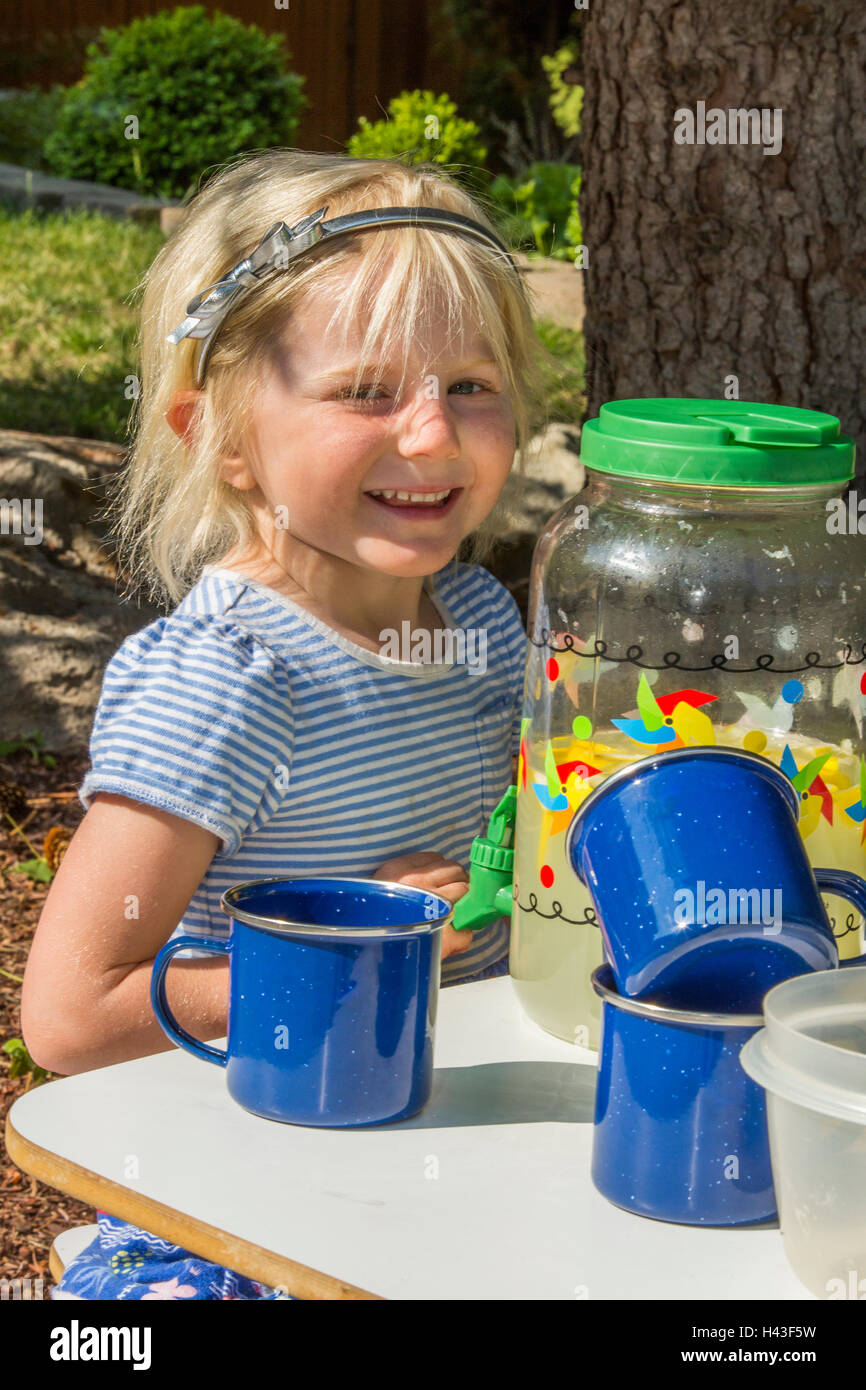 Children selling lemonade hires stock photography and images Alamy