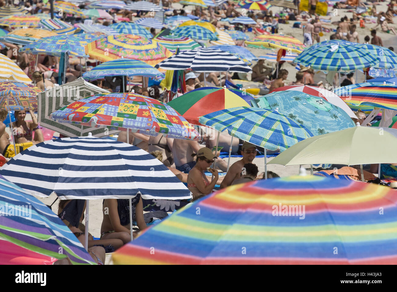 Spain, the Balearic Islands, island Majorca, Paguera, beach, sunshades, tourists, Stock Photo
