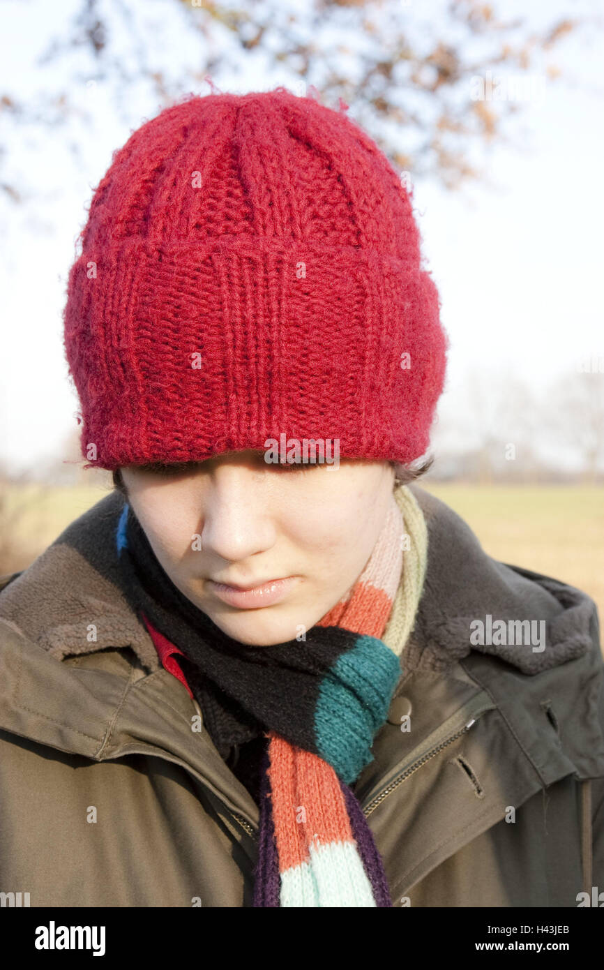 Girls, wool cap, scarf, view lowered 