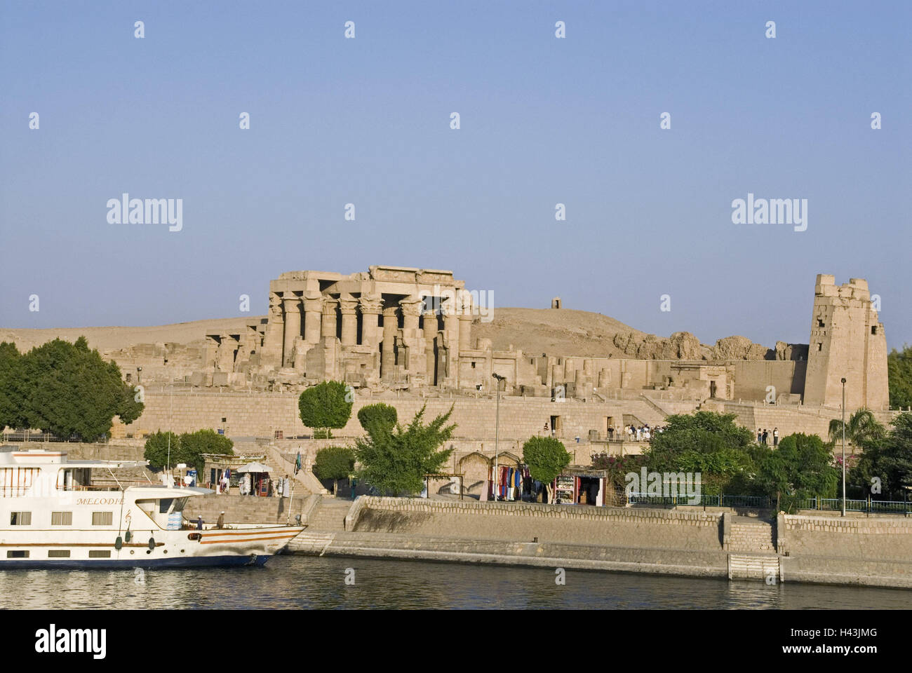 Egypt, Kom Ombo, temple plant, the Nile, ship, Africa, Upper Egypt, travel, vacation, tourism, destination, holiday destination, place of interest, Nile shore, river, Nile ship, temple, doubles temple, culture, architecture, antiquity, historically, alto-Egyptian, ruin site, ruin, remains, Stock Photo