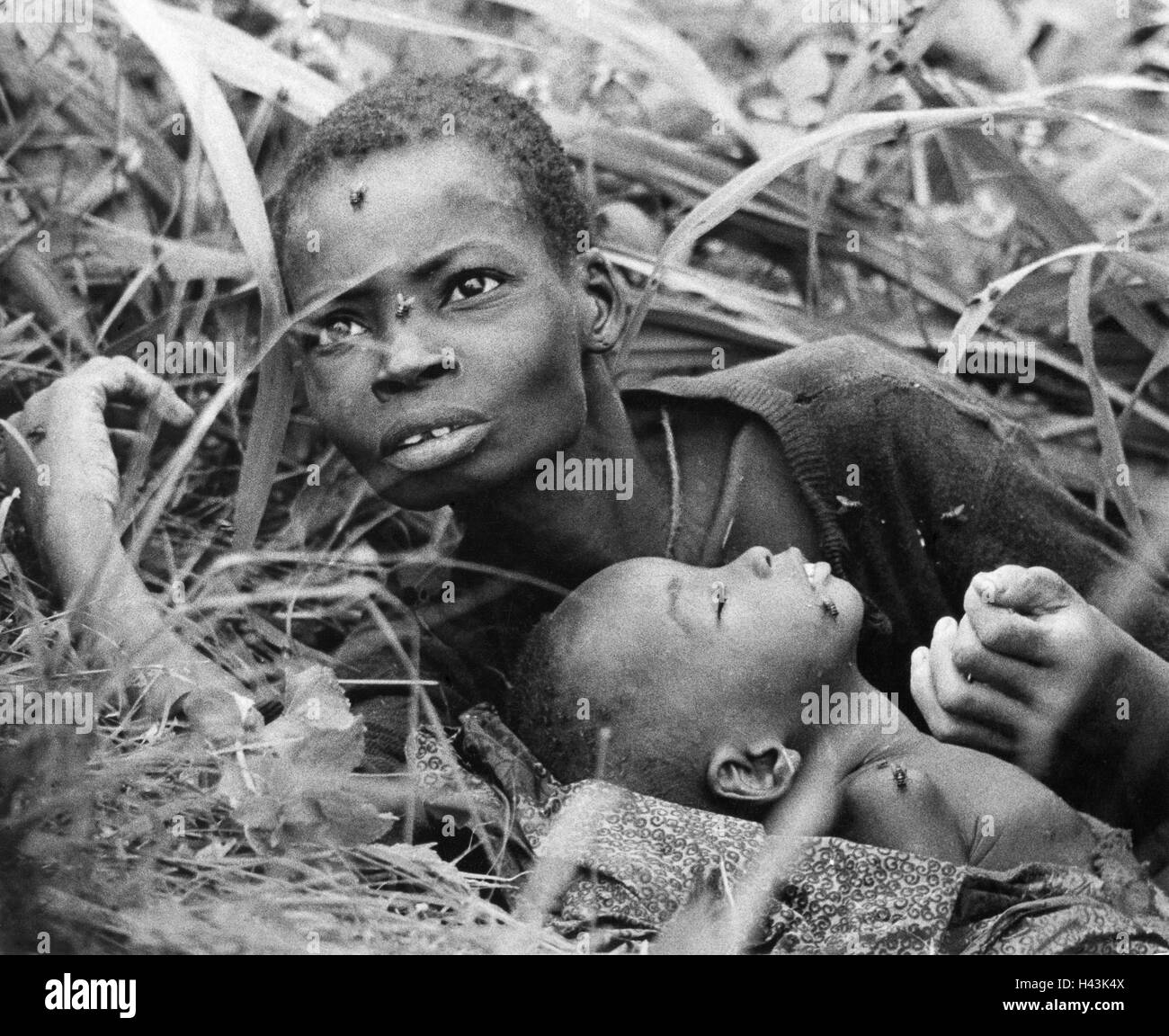 Nigeria, Biafra, 1968, mother, child, emaciated, lying, portrait, Stock Photo