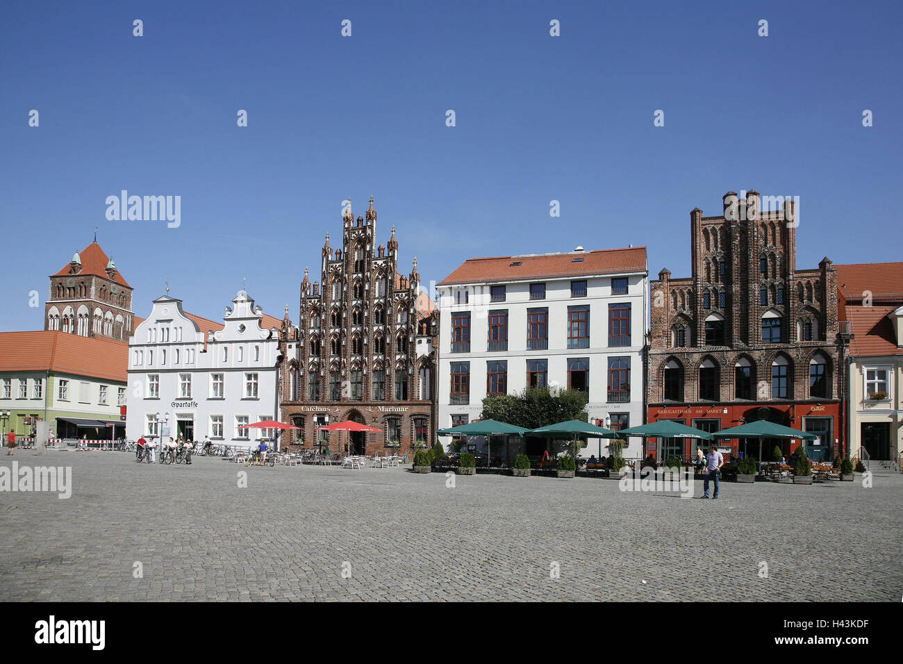 Germany, Mecklenburg-West Pomerania, Greifswald, marketplace, show facades, St. Marien church, town, Hanseatic town, town view, city centre, houses, buildings, architecture, cafes, brick Gothic, North German, facades, terrace, differently, tourism, touris Stock Photo