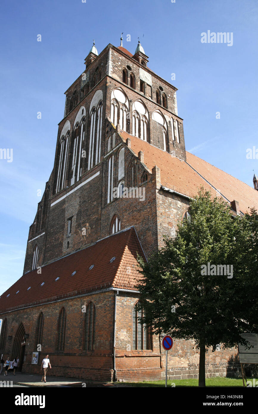 Germany, Mecklenburg-West Pomerania, Greifswald, Hanseatic town, St. Marien church, outside view, town, city centre, architecture, church, basilica, hall church, brick Gothic, North German, east gable, monumentally, tourism, tourist, person, outside, Stock Photo